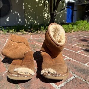 dark uggs toe holes very worn